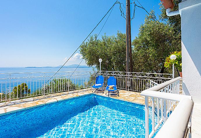 Private pool and terrace with panoramic sea views . - Villa Elia . (Fotogalerie) }}