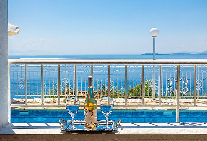 Private pool and terrace with panoramic sea views . - Villa Elia . (Galería de imágenes) }}