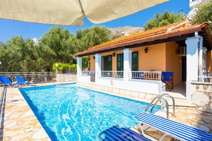  . - Villa Elia . (Photo Gallery) }}