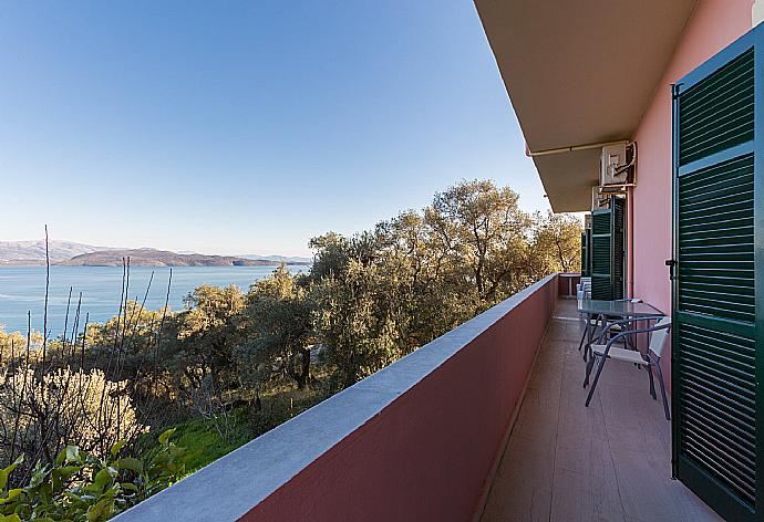 Balcony sea view . - Nikolas Apartment Alpha . (Galerie de photos) }}