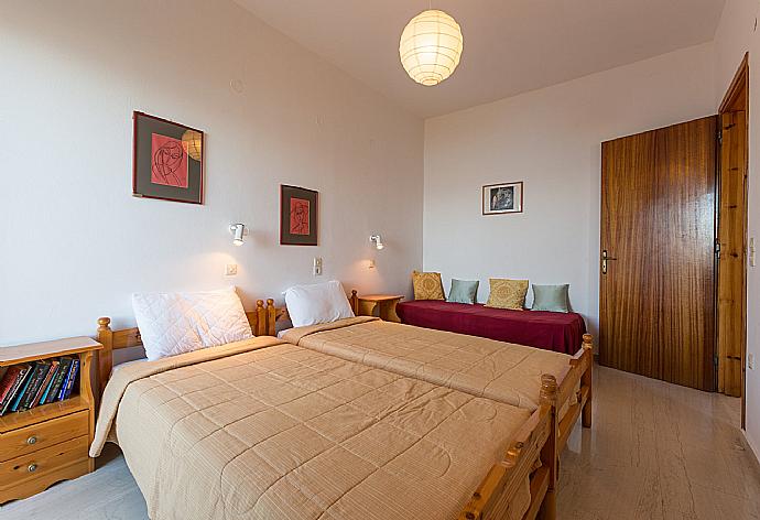 Single bedroom with A/C . - Nikolas Apartment Alpha . (Галерея фотографий) }}