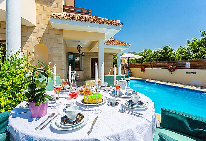 Beautiful villa with private pool, terrace, and garden . - Villa Charianna . (Галерея фотографий) }}