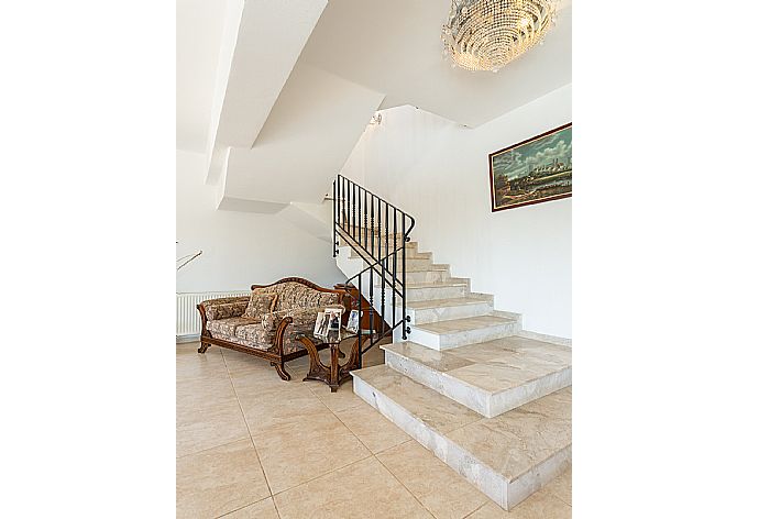 Stairway . - Villa Charianna . (Galerie de photos) }}