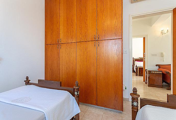 Twin bedroom with A/C . - Villa Charianna . (Photo Gallery) }}