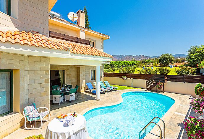 Beautiful villa with private pool, terrace, and large garden . - Villa Olivetta . (Galería de imágenes) }}