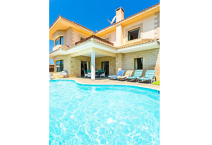 Beautiful villa with private pool, terrace, and large garden . - Villa Olivetta . (Galerie de photos) }}