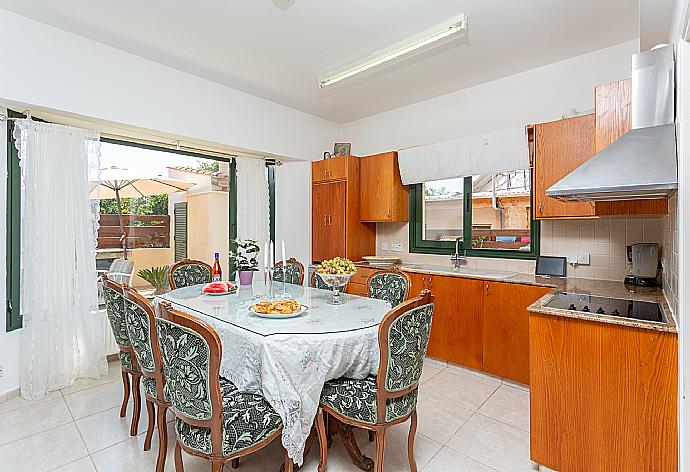 Equipped kitchen . - Villa Olivetta . (Fotogalerie) }}