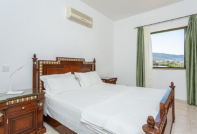 Double bedroom with A/C . - Villa Olivetta . (Galería de imágenes) }}