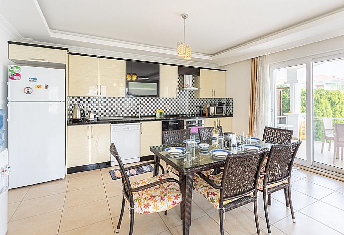 Equipped kitchen . - Villa Canberk . (Fotogalerie) }}