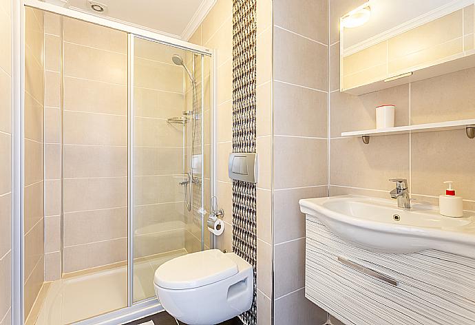 En suite bathroom with shower . - Villa Canberk . (Галерея фотографий) }}