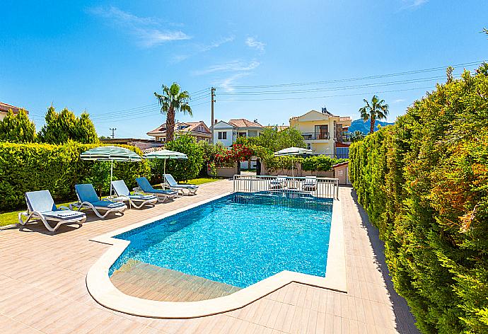 Private pool and terrace . - Villa Gunsu . (Galería de imágenes) }}