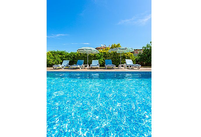 Private pool and terrace . - Villa Gunsu . (Fotogalerie) }}