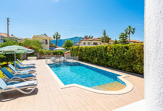 Private pool and terrace . - Villa Gunsu . (Galería de imágenes) }}