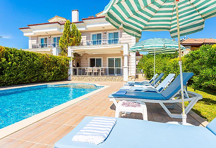 Beautiful villa with private pool and terrace . - Villa Gunsu . (Photo Gallery) }}