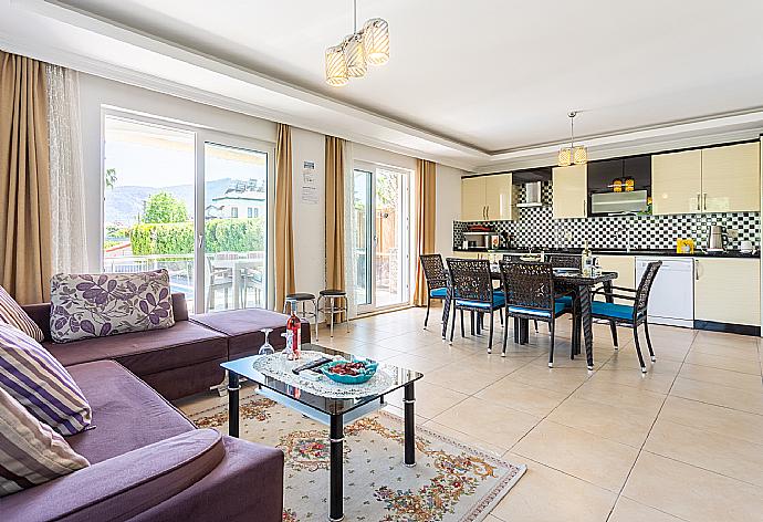 Open-plan living room with sofas, dining area, kitchen, A/C, WiFi internet, satellite TV, and terrace access . - Villa Gunsu . (Fotogalerie) }}