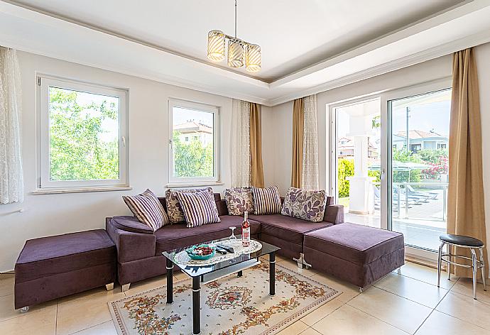 Open-plan living room with sofas, dining area, kitchen, A/C, WiFi internet, satellite TV, and terrace access . - Villa Gunsu . (Fotogalerie) }}