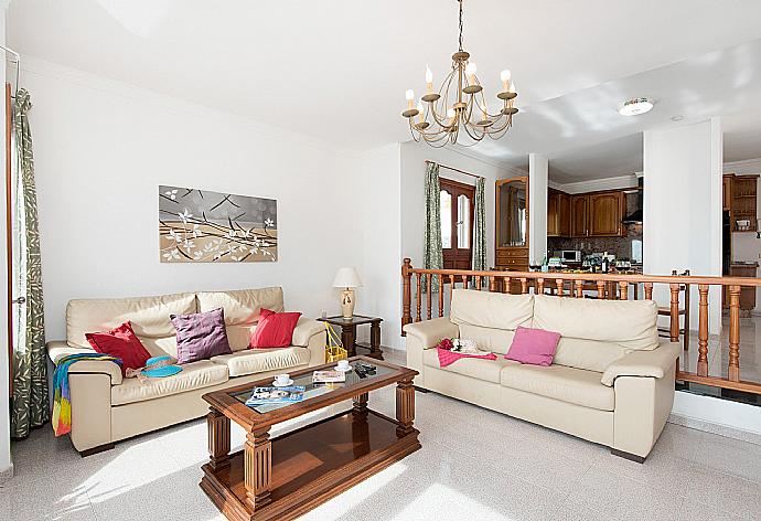 Living room with WiFi, TV, DVD player and terrace access . - Villa Ramos Dos . (Galería de imágenes) }}