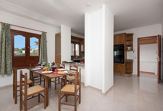 Dining area . - Villa Ramos Dos . (Fotogalerie) }}