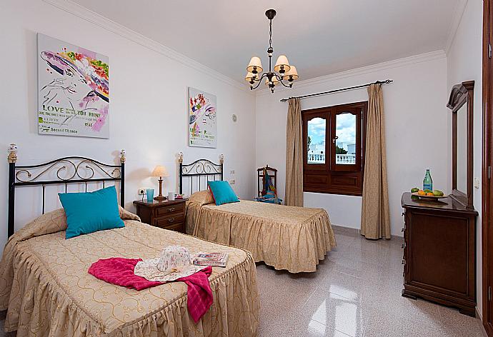 Twin bedroom . - Villa Ramos Dos . (Галерея фотографий) }}