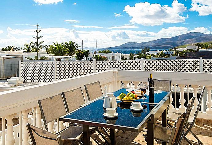 Terrace area . - Villa Ramos Dos . (Galería de imágenes) }}