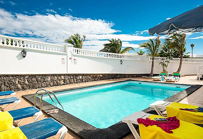 Private pool and terrace . - Villa Ramos Dos . (Fotogalerie) }}