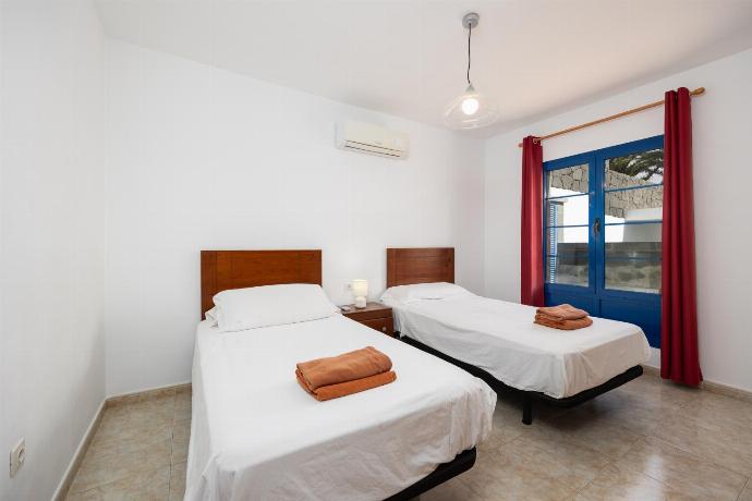 Twin bedroom with A/C . - Villa Acomari . (Photo Gallery) }}