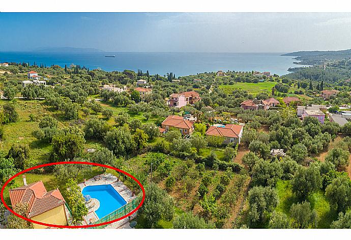 Aerial view showing location of Villa Russa Dionisis . - Villa Russa Dionisis . (Fotogalerie) }}