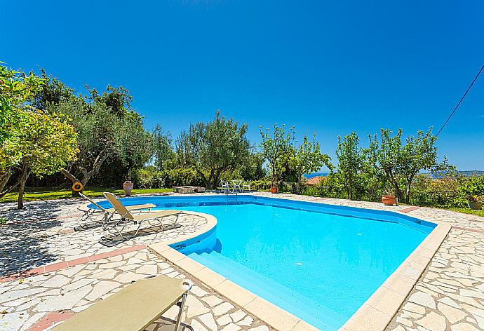 Private pool and terrace . - Villa Russa Dionisis . (Galerie de photos) }}