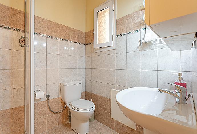 Villa Russa Dionisis Bathroom