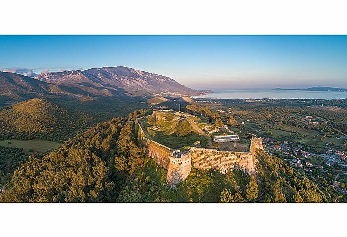 Kastro . - Villa Russa Dionisis . (Галерея фотографий) }}