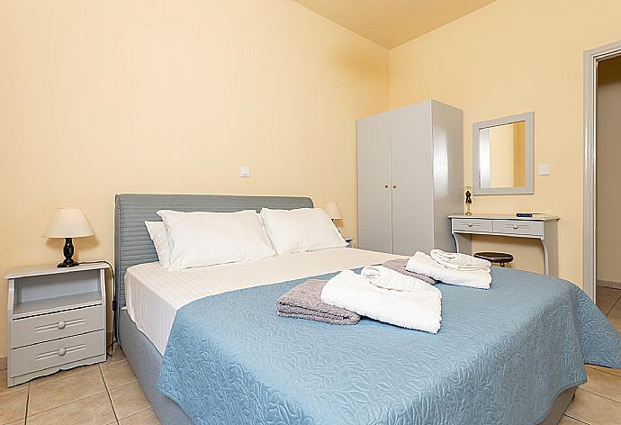 Double bedroom . - Villa Russa Alexandros . (Photo Gallery) }}