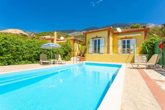  . - Villa Russa Alexandros . (Photo Gallery) }}