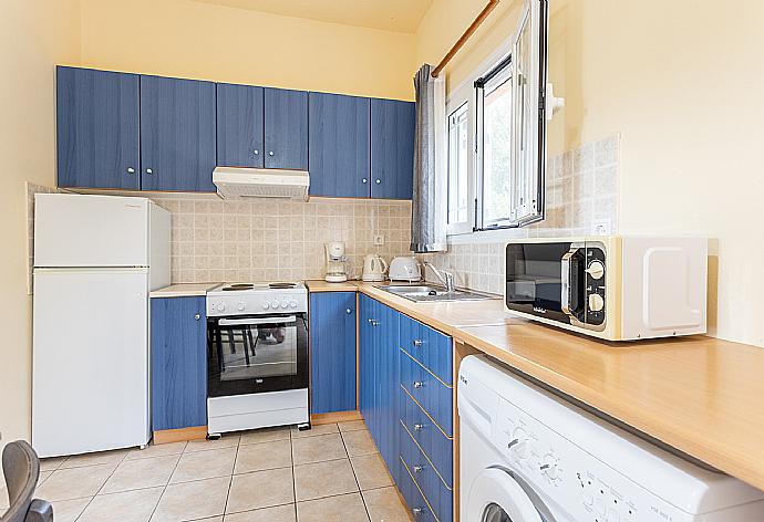 Equipped kitchen . - Villa Russa Anna . (Fotogalerie) }}