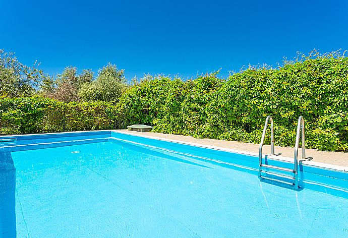 Private pool and terrace . - Villa Russa Anna . (Galerie de photos) }}