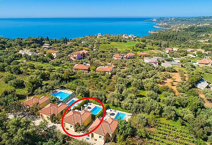 Aerial view showing location of Villa Russa Anna . - Villa Russa Anna . (Fotogalerie) }}