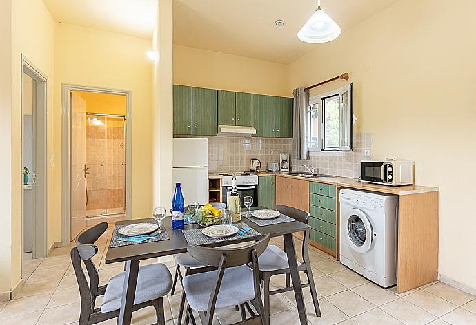 Equipped kitchen . - Villa Russa Alekos . (Fotogalerie) }}