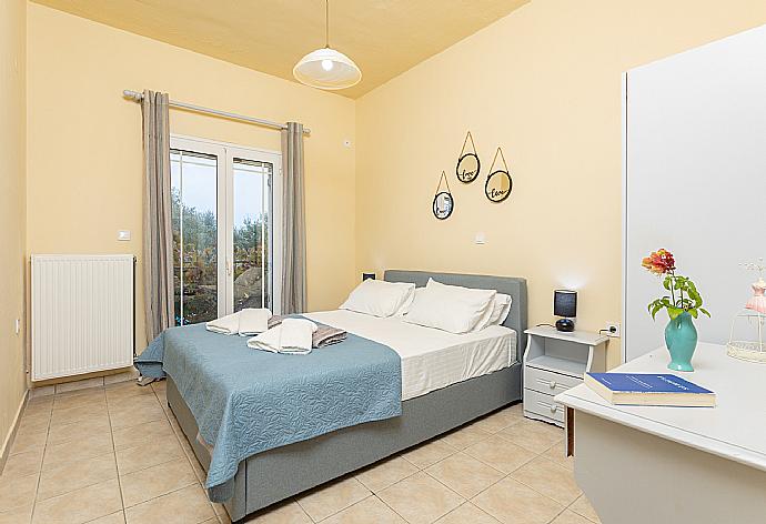 Double bedroom . - Villa Russa Alekos . (Photo Gallery) }}