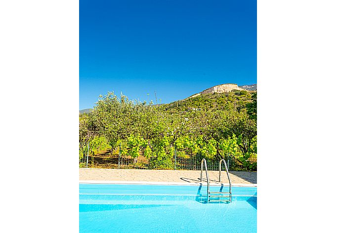 Private pool and terrace . - Villa Russa Alekos . (Galerie de photos) }}