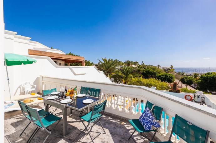 Upper terrace area with sea views . - Villa Ramos Uno . (Fotogalerie) }}