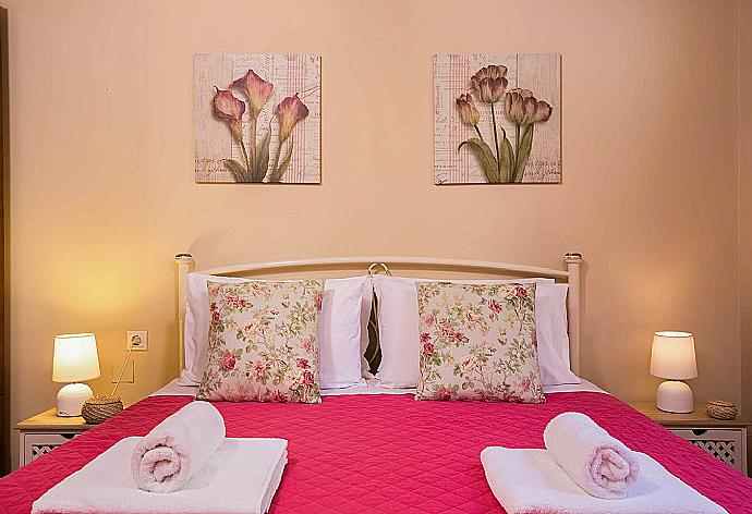 Double bedroom  . - Villa Marietta . (Galería de imágenes) }}