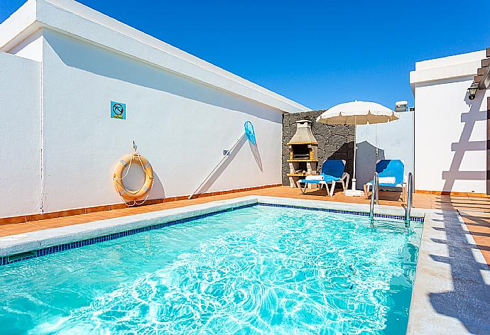 Private pool and terrace . - Villa Pepe . (Galleria fotografica) }}