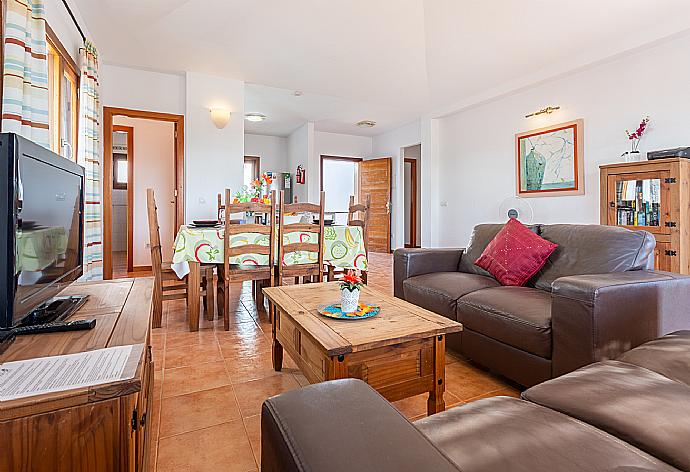 Open-plan living room with sofas, dining area, kitchen, WiFi internet, satellite TV,  DVD player, and terrace access . - Villa Pepe . (Галерея фотографий) }}