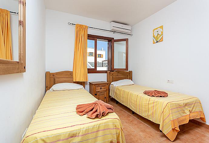 Twin bedroom with A/C . - Villa Pepe . (Galleria fotografica) }}