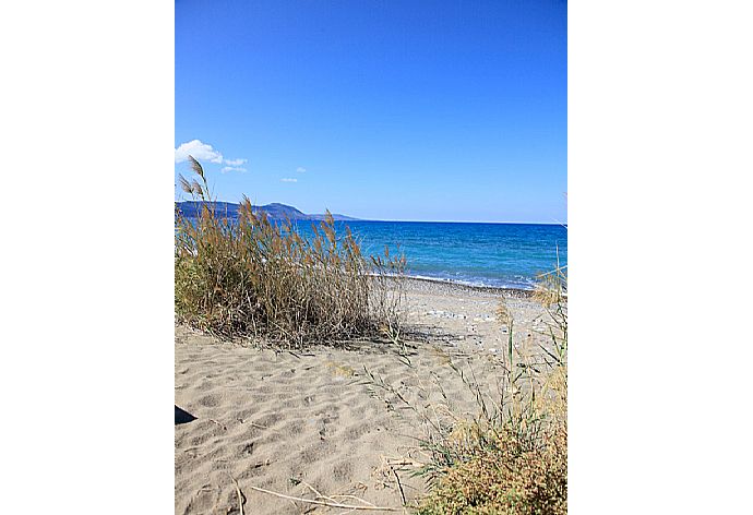 Local Beach . - Achilles Beach Villa . (Галерея фотографий) }}