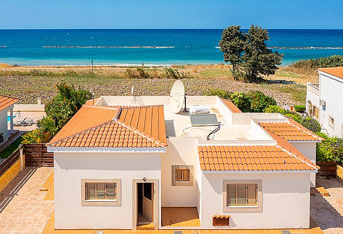 Aerial view of Achilles Beach Villa . - Achilles Beach Villa . (Galería de imágenes) }}