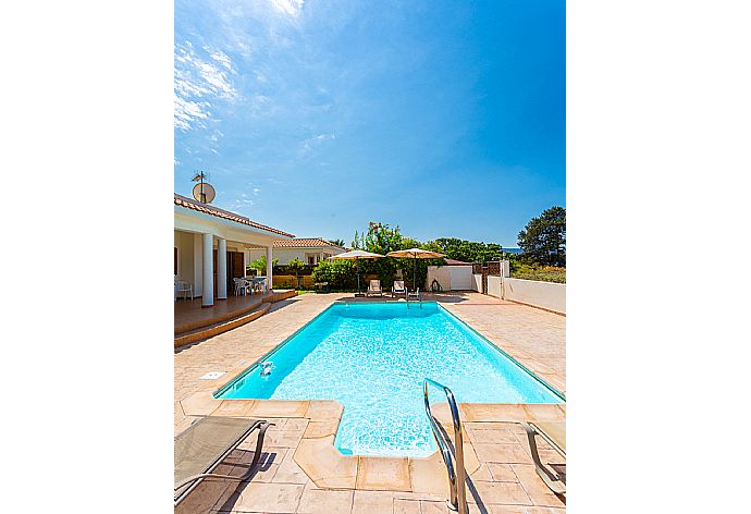 Private pool and terrace with sea views . - Achilles Beach Villa . (Galería de imágenes) }}