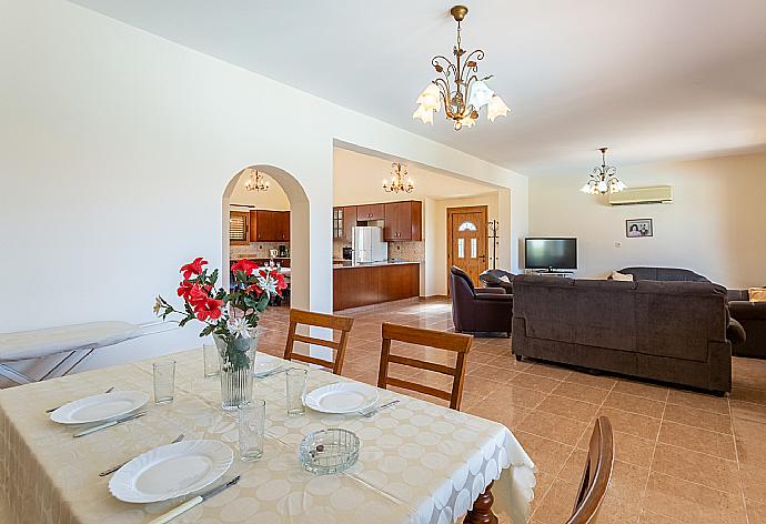 Open-plan living room with sofas, dining areas, kitchen, A/C, WiFi internet, satellite TV, and terrace access . - Achilles Beach Villa . (Fotogalerie) }}