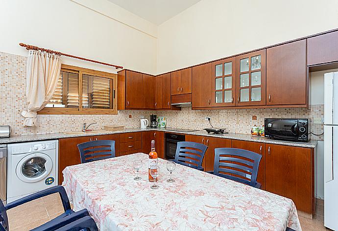 Equipped kitchen . - Achilles Beach Villa . (Fotogalerie) }}