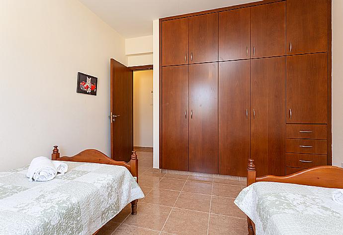 Twin bedroom with A/C . - Achilles Beach Villa . (Галерея фотографий) }}