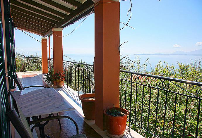 Balcony with panoramic sea views . - Villa Yannakis . (Photo Gallery) }}